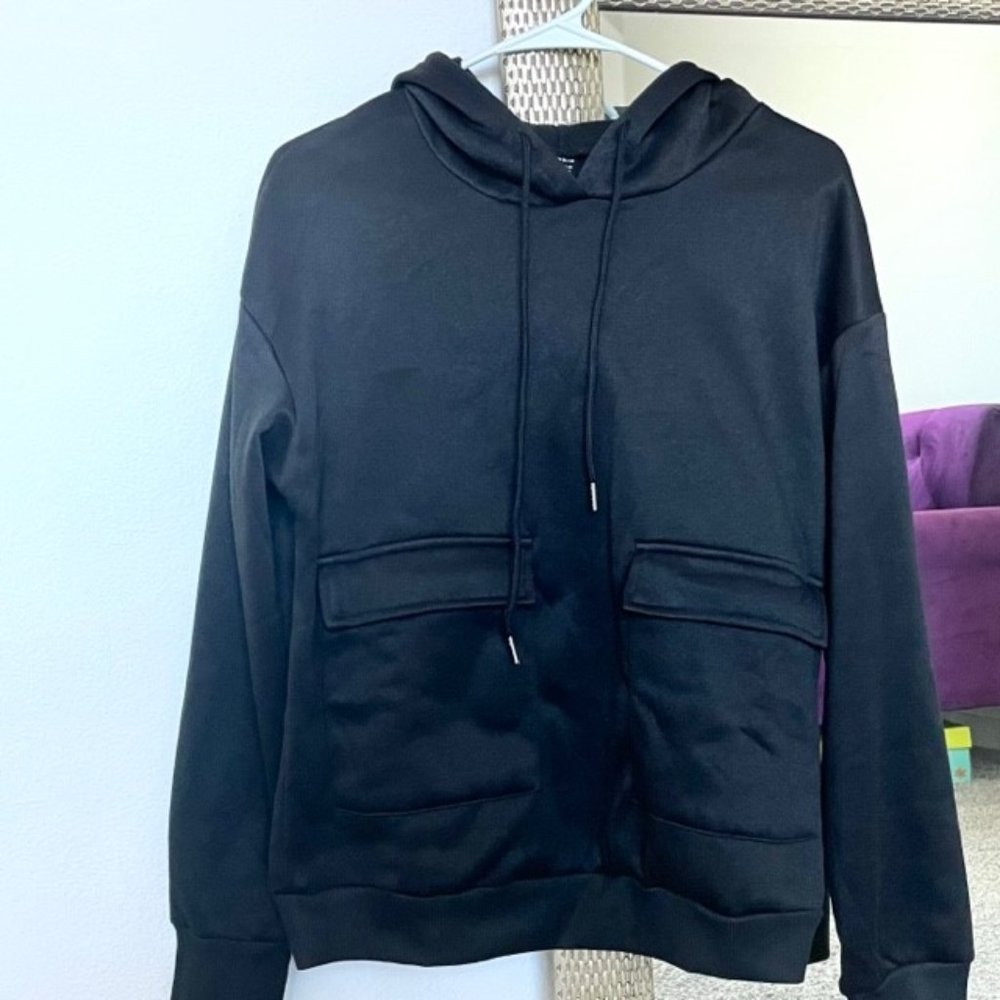 BRAND NEW SHEIN BLACK HOODIE W/ POCKETS!!